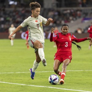 云开体育-王霜献上世界波，中国女足亚洲杯“开门红”，2比0战胜孟加拉国女足