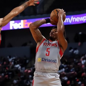 得分能力严重不足，但火箭二队竟然还敢让他长时间担任先发？